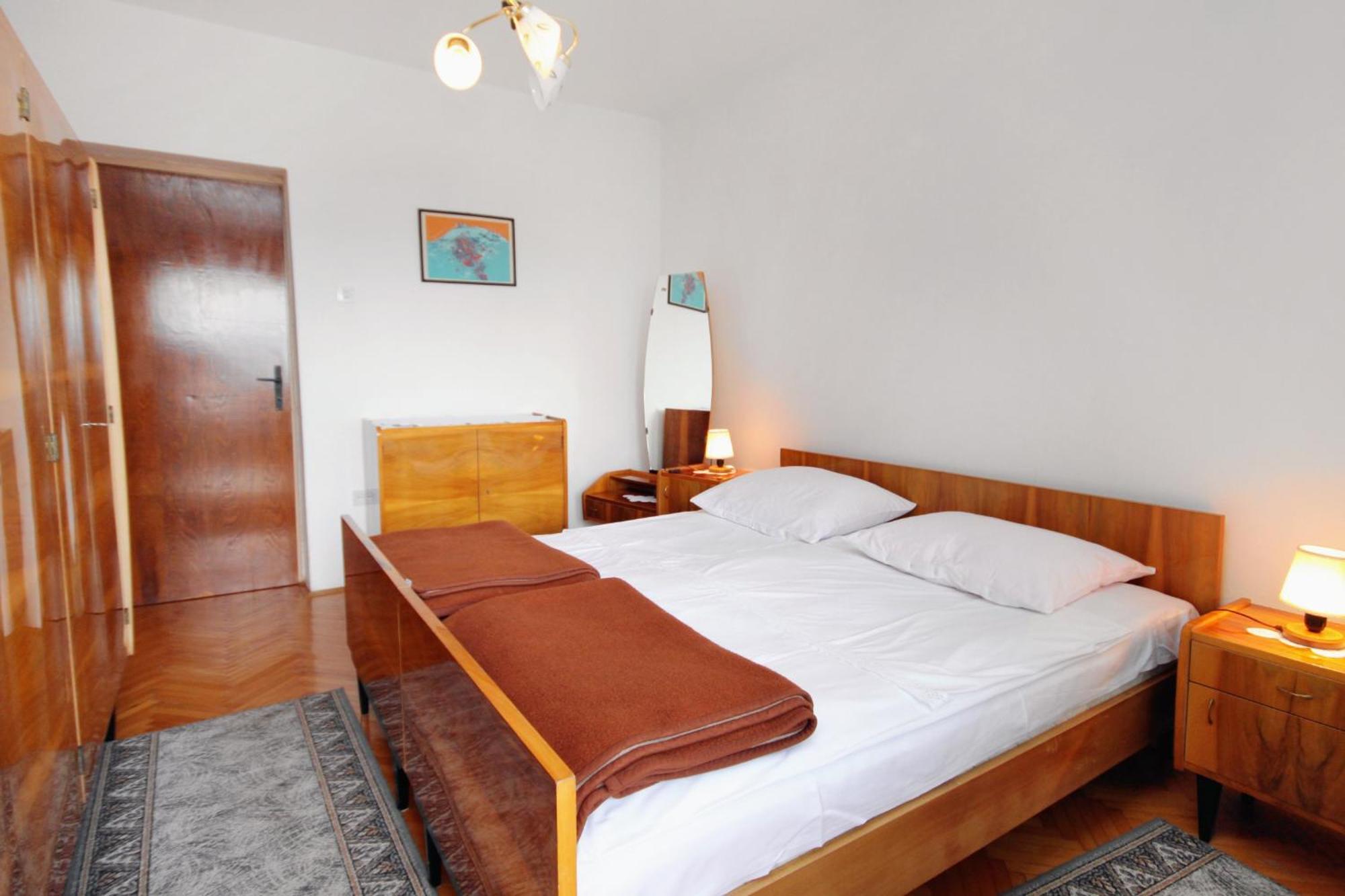 Apartments With A Parking Space Novi Vinodolski - 2423 Rom bilde