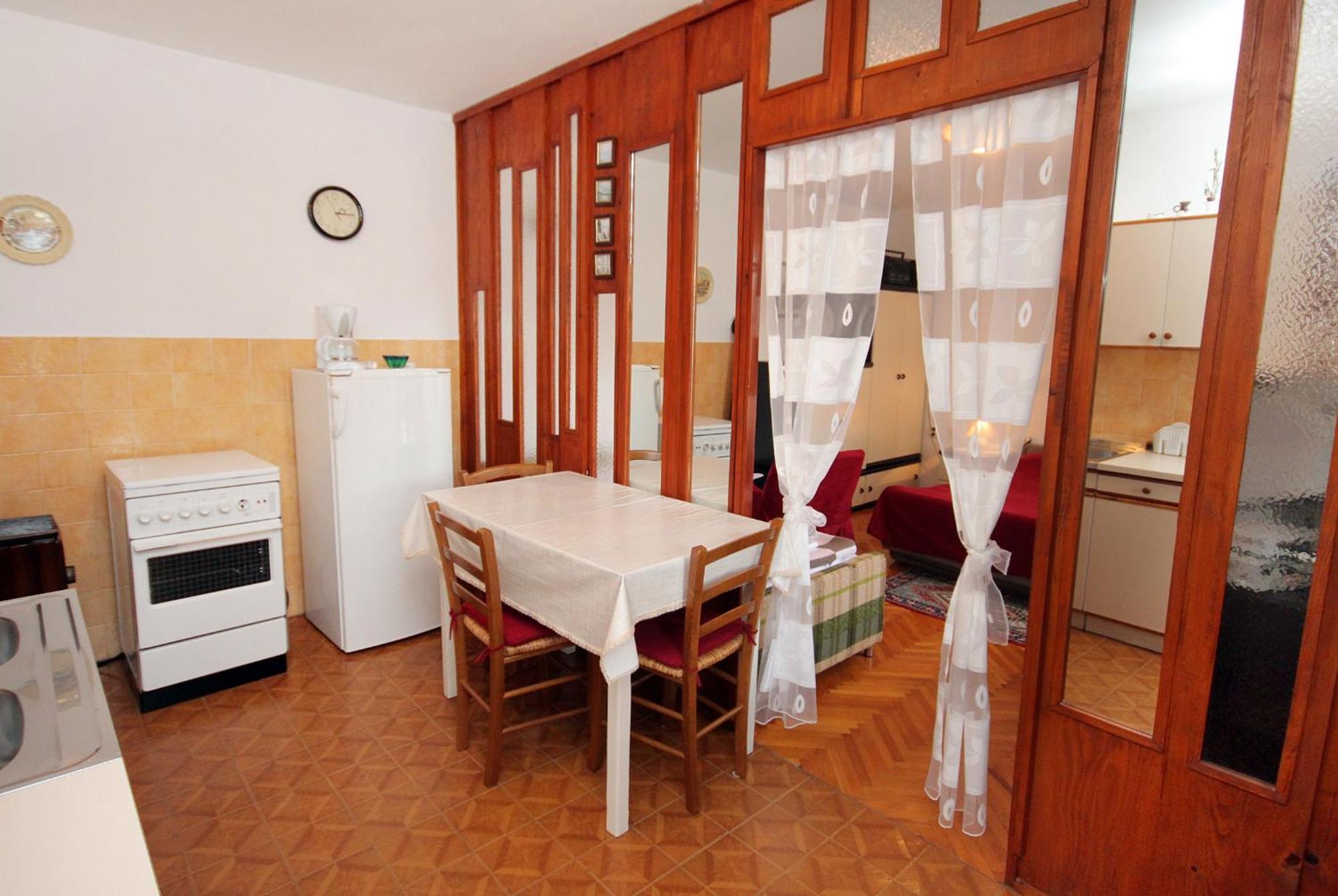 Apartments With A Parking Space Novi Vinodolski - 2423 Rom bilde